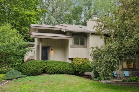 7256 Woodstock Dr, Bloomington, MN 55438