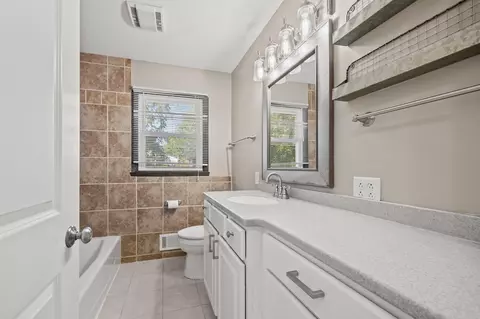 Bath - 4357 Garden Trl, Eagan, MN 55123 photo 1 of 2