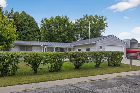 199 Hillwood Dr, Lake City, MN 55041