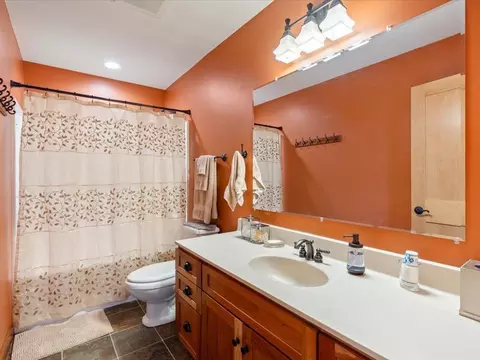 Bath - 16460 Park Estates Dr, Brainerd, MN 56401 photo 2 of 4