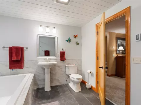 Bath - 16460 Park Estates Dr, Brainerd, MN 56401 photo 4 of 4
