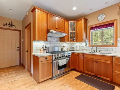 Kitchen - 16460 Park Estates Dr, Brainerd, MN 56401 photo 2 of 4