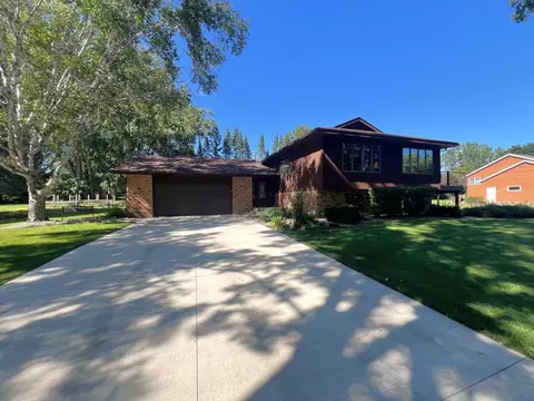 1320 Westwood Ct, Willmar, MN 56201