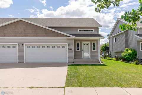4274 Auburn Ave, Fargo, ND 58104