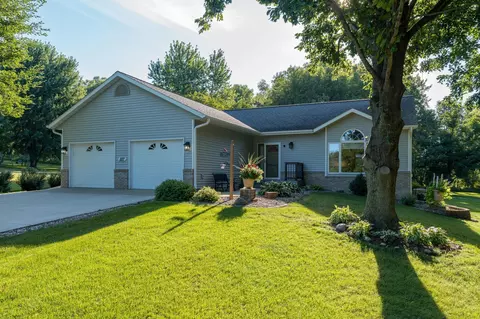 227 Shady Oak Dr, Courtland, MN 56021