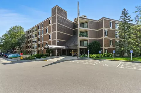 7220 York Ave S #504, Edina, MN 55435