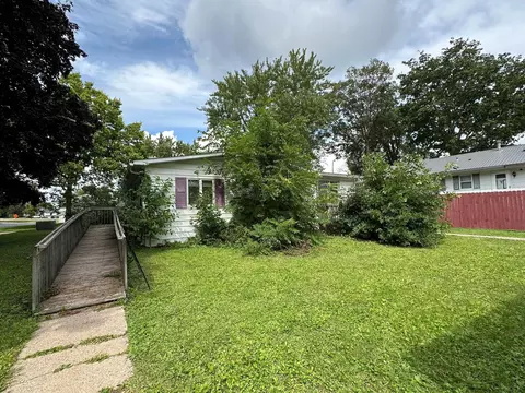 Exterior - 529 N Huron Ave, Spring Valley, MN 55975 photo 2 of 3