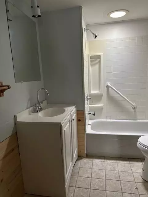 Bath - 529 N Huron Ave, Spring Valley, MN 55975 photo 1 of 1