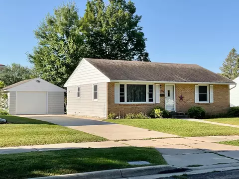 1916 3rd Ave SE, Austin, MN 55912
