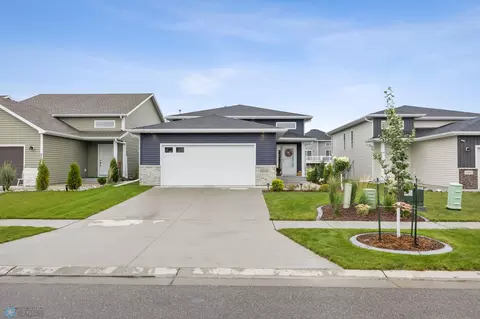 6542 27th St S, Fargo, ND 58104