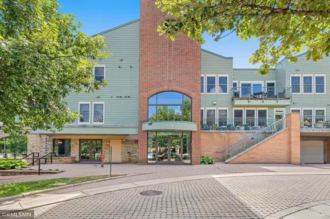 610 Main St N #305, Stillwater, MN 55082
