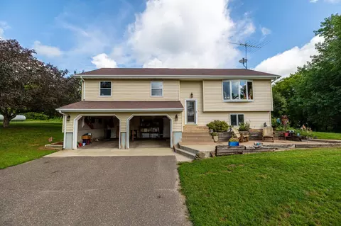 618 Nokomis Dr, Osceola, WI 54020