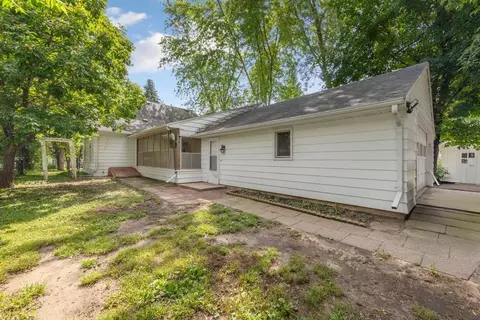 808 S 5th St, Saint Peter, MN 56082 photo 2