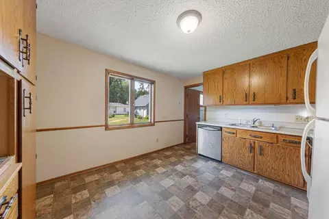 808 S 5th St, Saint Peter, MN 56082 photo 9