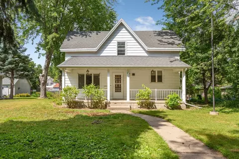 808 S 5th St, Saint Peter, MN 56082