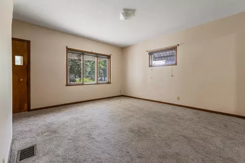 808 S 5th St, Saint Peter, MN 56082 photo 4
