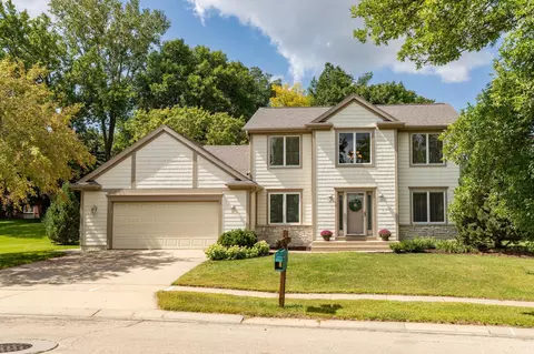 810 Foxcroft Cir SW, Rochester, MN 55902