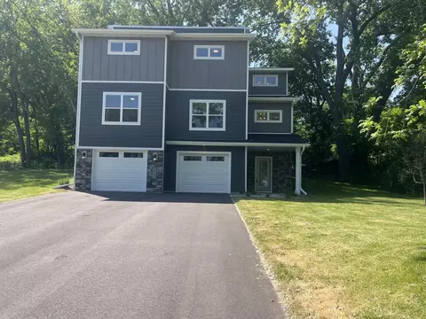 2817 Victoria St N, Roseville, MN 55113