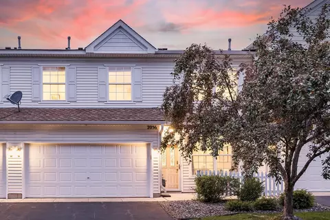 2056 Waterleaf Ln W, Chanhassen, MN 55317