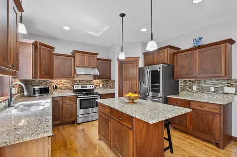 702 Marsh Ct, Eagan, MN 55123 photo 6