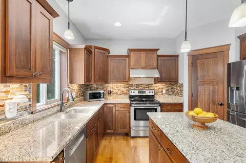 702 Marsh Ct, Eagan, MN 55123 photo 7