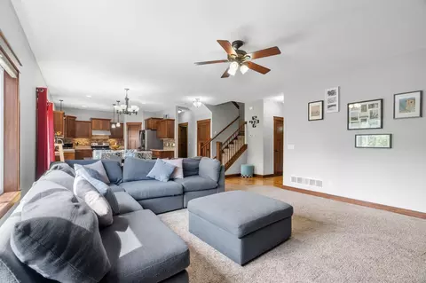 702 Marsh Ct, Eagan, MN 55123 photo 12
