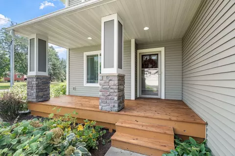 702 Marsh Ct, Eagan, MN 55123 photo 3