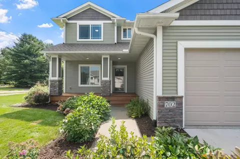 702 Marsh Ct, Eagan, MN 55123 photo 2