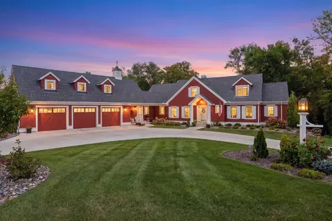 3698 Woodland Cove Pkwy, Minnetrista, MN 55331