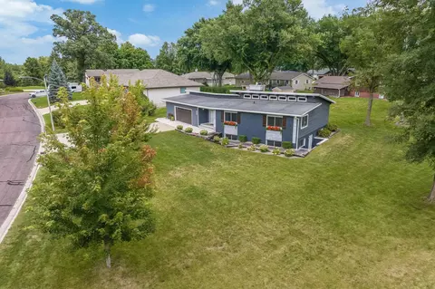 223 Oak Knoll Ct, Blue Earth, MN 56013