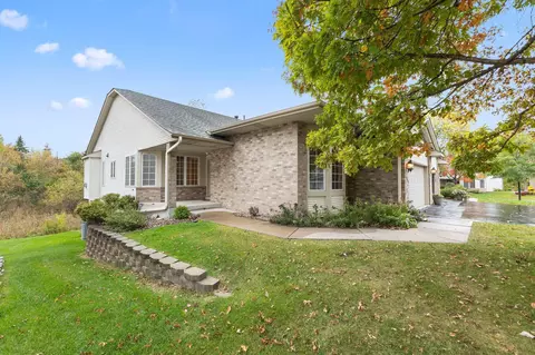 12816 Falcon Dr, Apple Valley, MN 55124