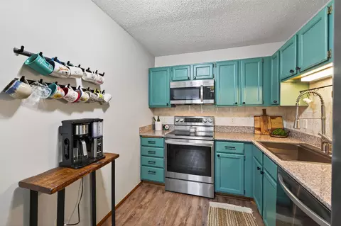 5325 Highpointe Ter, Bloomington, MN 55437 photo 12
