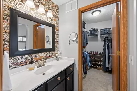 5325 Highpointe Ter, Bloomington, MN 55437 photo 23