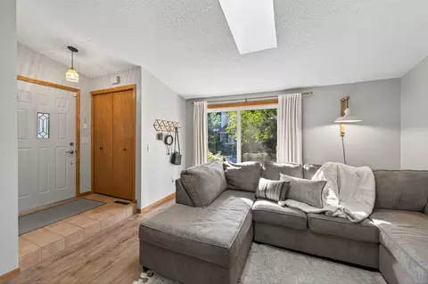 5325 Highpointe Ter, Bloomington, MN 55437 photo 6