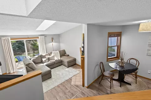 5325 Highpointe Ter, Bloomington, MN 55437 photo 17