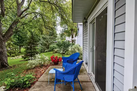5325 Highpointe Ter, Bloomington, MN 55437 photo 4