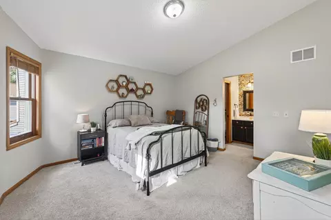 5325 Highpointe Ter, Bloomington, MN 55437 photo 21