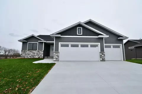 Exterior - 903 7th Ave, Wanamingo, MN 55983 photo 3 of 7