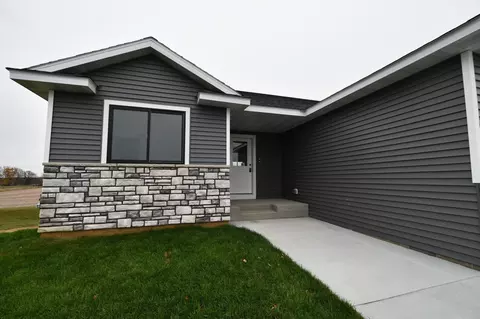 Exterior - 903 7th Ave, Wanamingo, MN 55983 photo 5 of 7