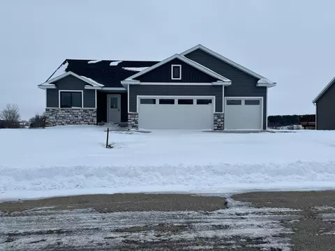 Exterior - 903 7th Ave, Wanamingo, MN 55983 photo 4 of 7