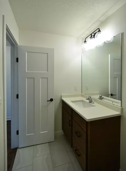 Bath - 903 7th Ave, Wanamingo, MN 55983 photo 3 of 6