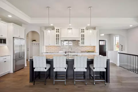 6357 Lakeside Dr, Chaska, MN 55318