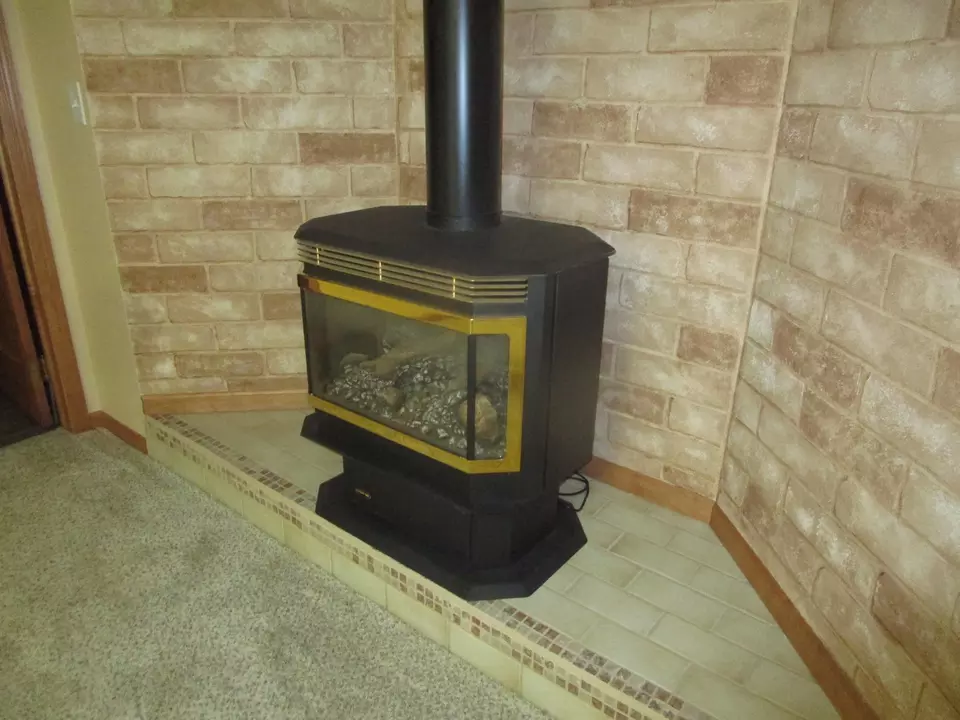 Living - 219 Ashley Ln, Alexandria, MN 56308 photo 7 of 7