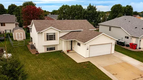 5825 48th Ave NW, Rochester, MN 55901