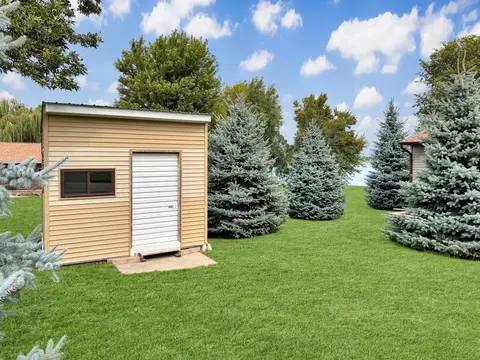 Exterior - 712 S Lake Hendricks Dr, White, SD 57276 photo 8 of 9