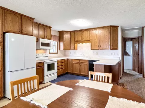 Kitchen - 712 S Lake Hendricks Dr, White, SD 57276 photo 1 of 2