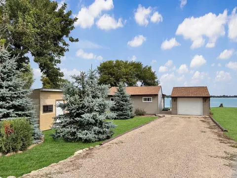 Exterior - 712 S Lake Hendricks Dr, White, SD 57276 photo 6 of 9
