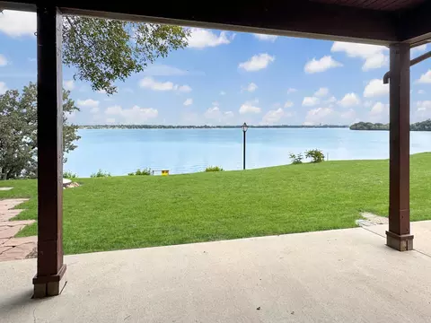 Exterior - 712 S Lake Hendricks Dr, White, SD 57276 photo 3 of 9