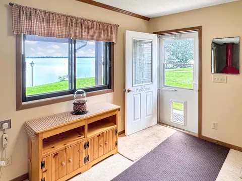 Entry Way - 712 S Lake Hendricks Dr, White, SD 57276 photo 1 of 1