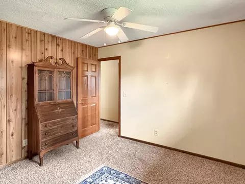 Bedroom - 712 S Lake Hendricks Dr, White, SD 57276 photo 1 of 3